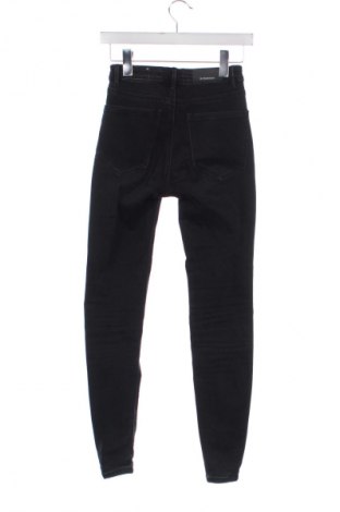 Damskie jeansy Stradivarius, Rozmiar XS, Kolor Czarny, Cena 66,67 zł