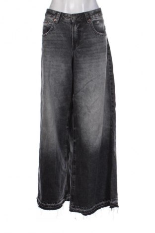 Dámské džíny  Stradivarius, Velikost L, Barva Černá, Cena  455,00 Kč