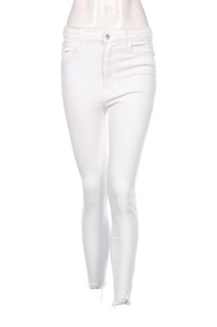 Damen Jeans Stradivarius, Größe M, Farbe Weiß, Preis € 15,00