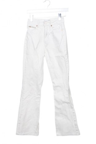 Dámske džínsy  Stradivarius, Veľkosť XXS, Farba Biela, Cena  14,83 €