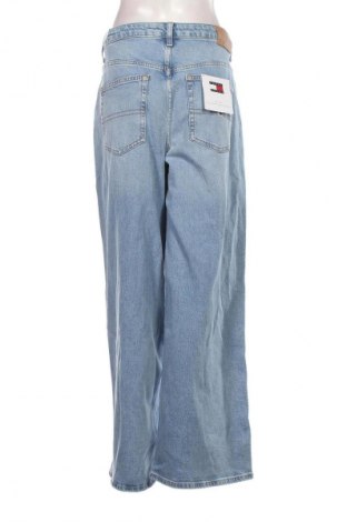 Дамски дънки Tommy Jeans, Размер L, Цвят Син, Цена 174,99 лв.