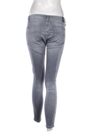 Дамски дънки Tommy Jeans, Размер M, Цвят Сив, Цена 75,99 лв.