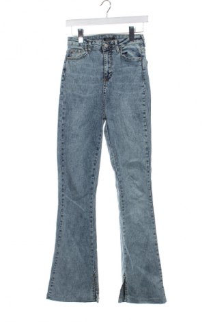 Blugi de femei Trendyol, Mărime S, Culoare Albastru, Preț 108,00 Lei