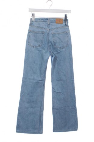 Дамски дънки Weekday, Размер XS, Цвят Син, Цена 41,00 лв.