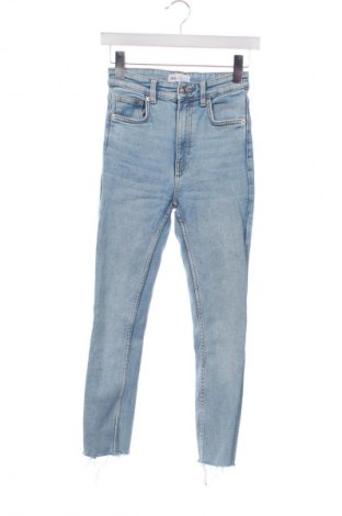 Дамски дънки Zara, Размер XS, Цвят Син, Цена 27,00 лв.