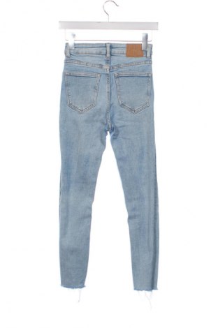 Дамски дънки Zara, Размер XS, Цвят Син, Цена 27,00 лв.