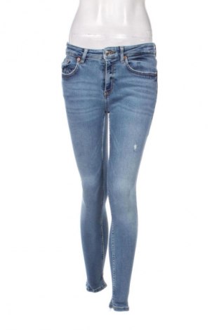 Дамски дънки Zara, Размер S, Цвят Син, Цена 26,97 лв.