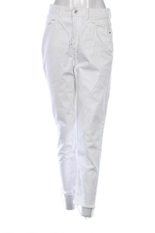 Дамски дънки Zara, Размер M, Цвят Бял, Цена 27,00 лв.