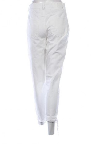 Дамски дънки Zara, Размер M, Цвят Бял, Цена 27,00 лв.