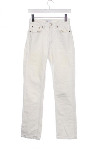 Дамски дънки Zara, Размер XS, Цвят Бял, Цена 27,00 лв.