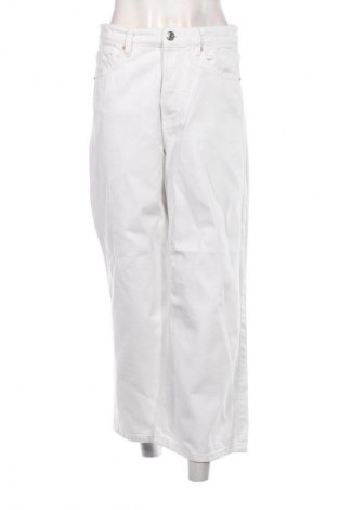 Дамски дънки Zara, Размер M, Цвят Бял, Цена 51,74 лв.