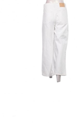 Дамски дънки Zara, Размер M, Цвят Бял, Цена 51,74 лв.