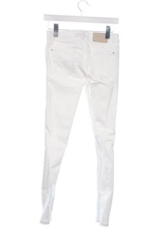 Damskie jeansy Zara, Rozmiar XS, Kolor Biały, Cena 89,66 zł