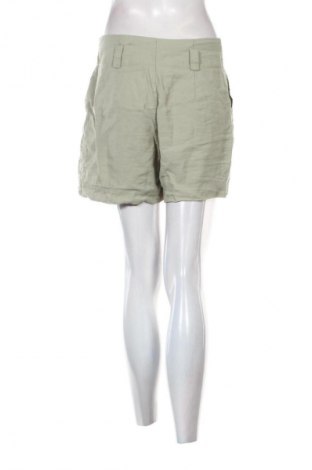 Дамски къс панталон Amisu, Размер M, Цвят Зелен, Цена 19,00 лв.