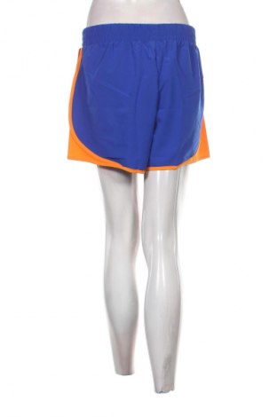 Дамски къс панталон Bench, Размер L, Цвят Многоцветен, Цена 37,99 лв.