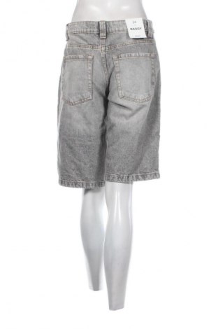 Дамски къс панталон Bershka, Размер M, Цвят Сив, Цена 31,99 лв.