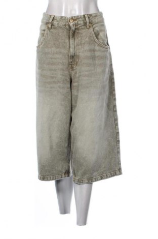 Дамски къс панталон Bershka, Размер M, Цвят Зелен, Цена 31,00 лв.