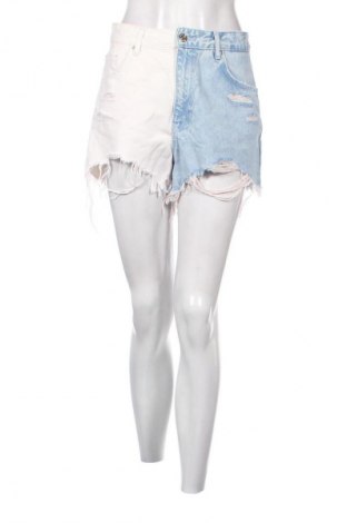 Дамски къс панталон Bershka, Размер M, Цвят Многоцветен, Цена 19,00 лв.