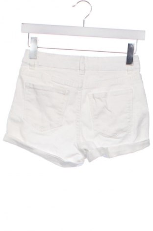 Дамски къс панталон Bershka, Размер XS, Цвят Бял, Цена 19,00 лв.