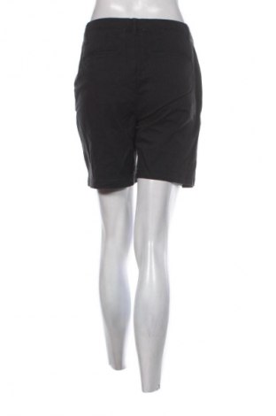 Дамски къс панталон Chiemsee, Размер M, Цвят Черен, Цена 77,99 лв.
