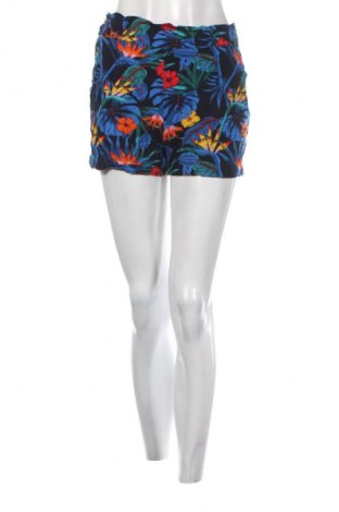 Дамски къс панталон Coalition, Размер S, Цвят Многоцветен, Цена 33,93 лв.