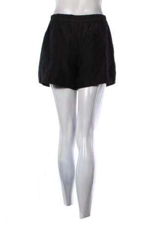 Дамски къс панталон Emporio Armani, Размер M, Цвят Черен, Цена 71,99 лв.