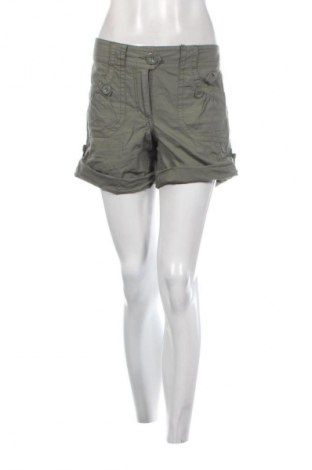 Γυναικείο κοντό παντελόνι H&M, Μέγεθος M, Χρώμα Πράσινο, Τιμή 6,59 €
