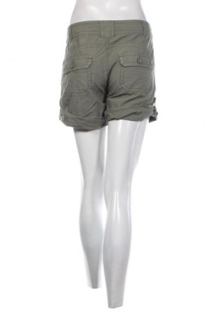 Γυναικείο κοντό παντελόνι H&M, Μέγεθος M, Χρώμα Πράσινο, Τιμή 6,59 €