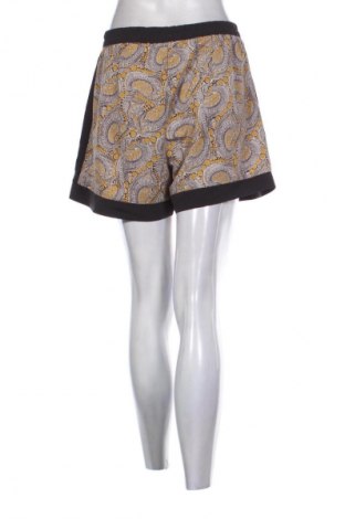 Дамски къс панталон H&M, Размер M, Цвят Многоцветен, Цена 19,99 лв.