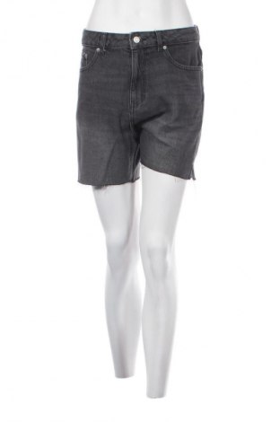 Дамски къс панталон JJXX, Размер S, Цвят Сив, Цена 77,99 лв.