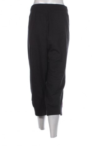 Дамски къс панталон Kangaroos, Размер 3XL, Цвят Черен, Цена 77,99 лв.