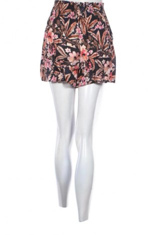 Дамски къс панталон Lascana, Размер S, Цвят Многоцветен, Цена 77,99 лв.