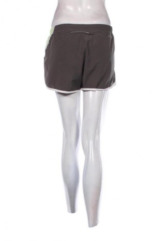 Дамски къс панталон Nike, Размер L, Цвят Сив, Цена 33,82 лв.