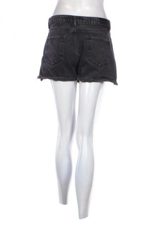 Дамски къс панталон Stradivarius, Размер M, Цвят Черен, Цена 19,00 лв.