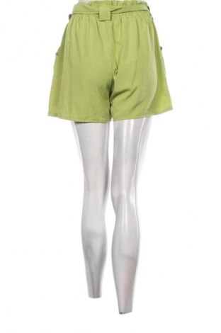 Дамски къс панталон Unbranded, Размер M, Цвят Зелен, Цена 19,00 лв.