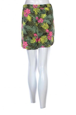 Дамски къс панталон Unbranded, Размер XL, Цвят Многоцветен, Цена 15,99 лв.