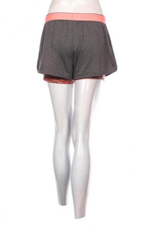 Дамски къс панталон Under Armour, Размер M, Цвят Сив, Цена 34,00 лв.