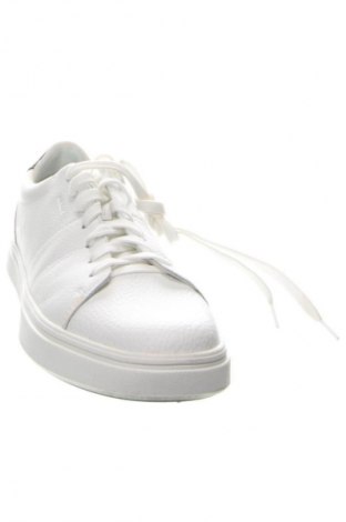 Дамски обувки Geox, Размер 39, Цвят Бял, Цена 132,99 лв.