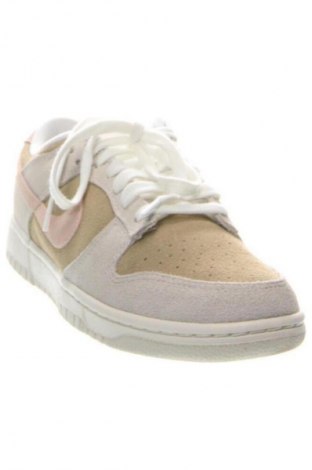 Дамски обувки Nike, Размер 39, Цвят Многоцветен, Цена 204,99 лв.