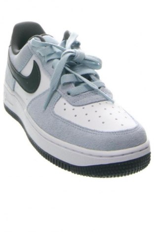 Дамски обувки Nike, Размер 37, Цвят Многоцветен, Цена 132,99 лв.