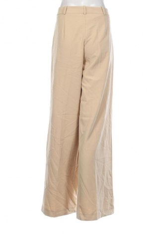 Дамски панталон BOSS, Размер L, Цвят Бежов, Цена 319,99 лв.