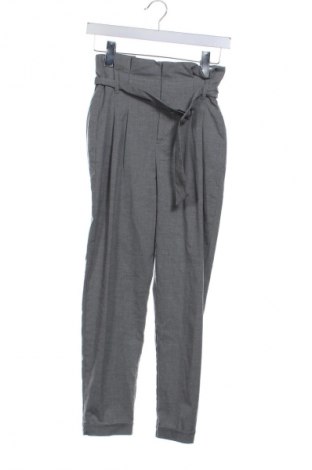 Dámské kalhoty  Bershka, Velikost XS, Barva Šedá, Cena  367,00 Kč