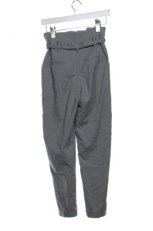 Dámské kalhoty  Bershka, Velikost XS, Barva Šedá, Cena  367,00 Kč