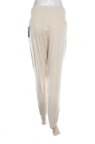 Дамски панталон Blacc, Размер S, Цвят Бежов, Цена 46,99 лв.