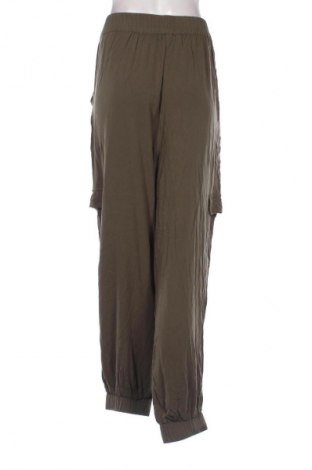 Дамски панталон Body Flirt, Размер XL, Цвят Зелен, Цена 19,99 лв.