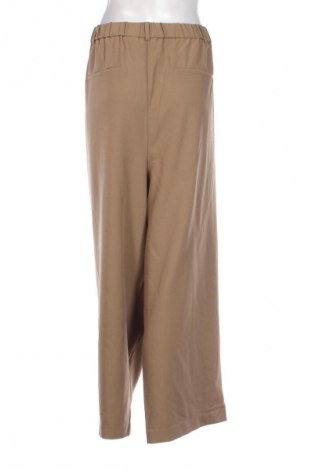 Дамски панталон Kiabi, Размер 5XL, Цвят Бежов, Цена 50,31 лв.