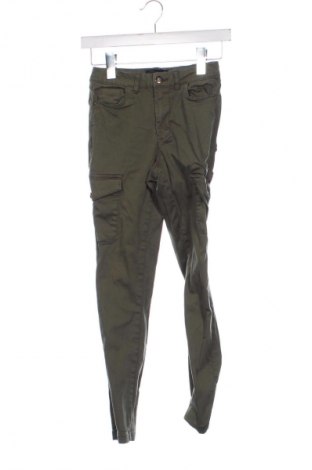 Дамски панталон Mohito, Размер XXS, Цвят Зелен, Цена 28,88 лв.