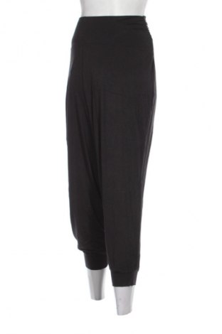 Дамски панталон Neun Monate, Размер L, Цвят Черен, Цена 46,99 лв.