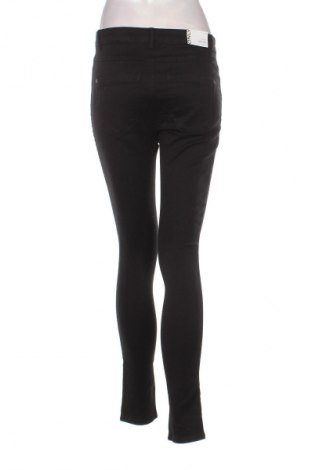 Дамски панталон ONLY, Размер M, Цвят Черен, Цена 62,99 лв.