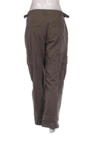 Дамски панталон Pull&Bear, Размер M, Цвят Зелен, Цена 28,88 лв.